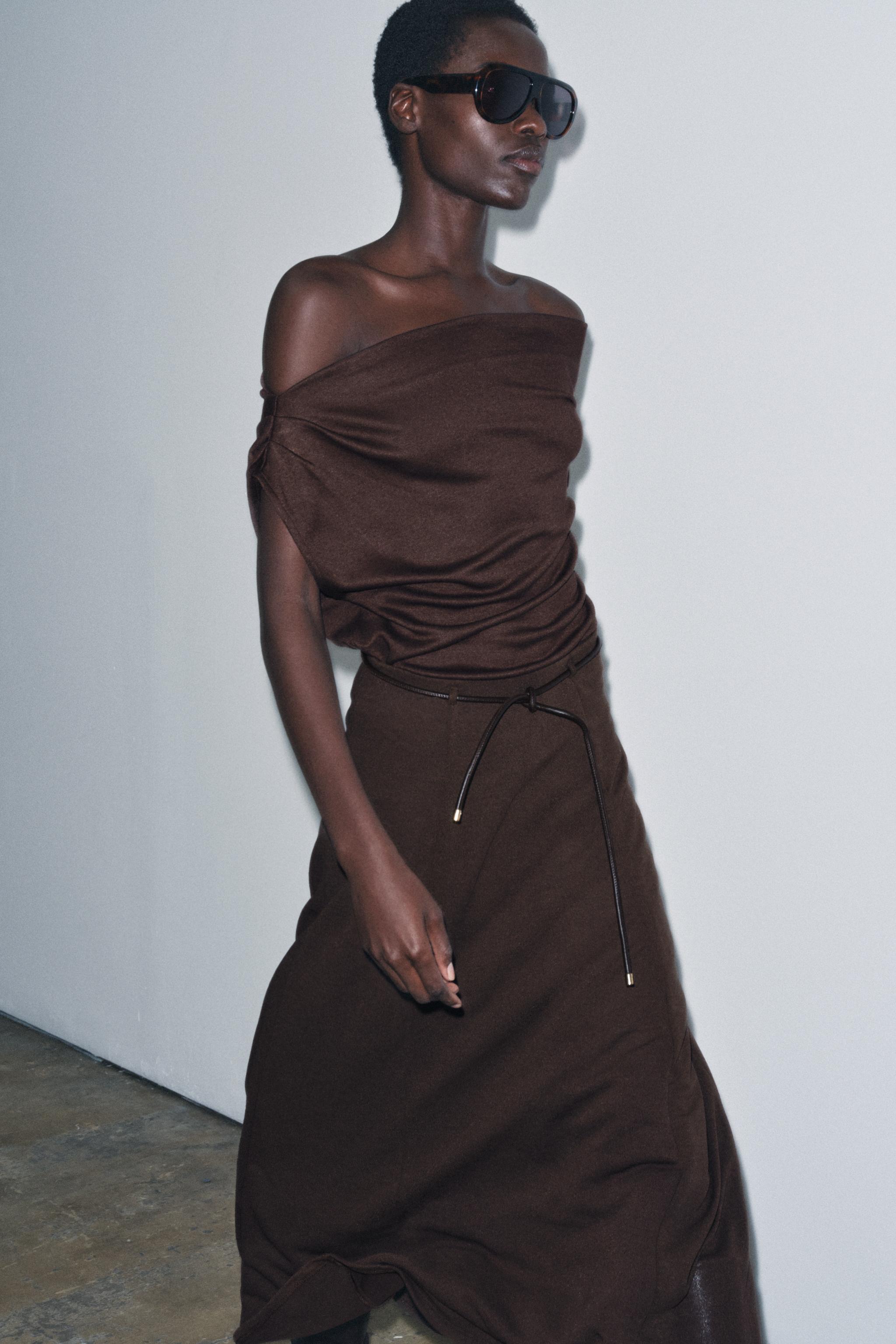 CUT-OUT KNIT SKIRT WITH BELT